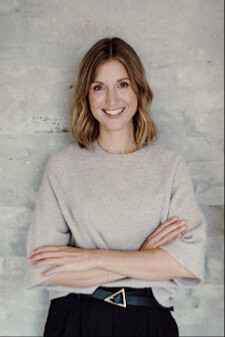 Dr. Julia Haneveld - München